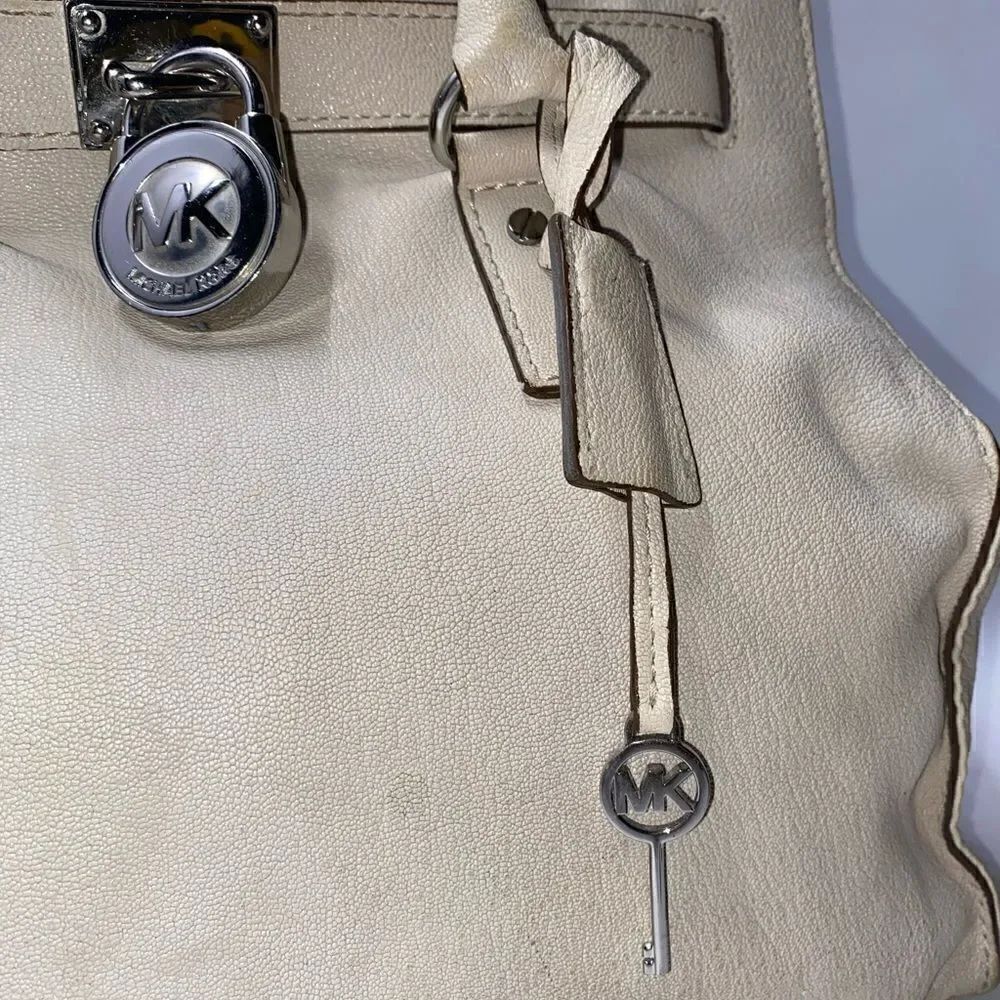 Michael Kors Hamilton Tote Beige Large - Picture 6 of 10